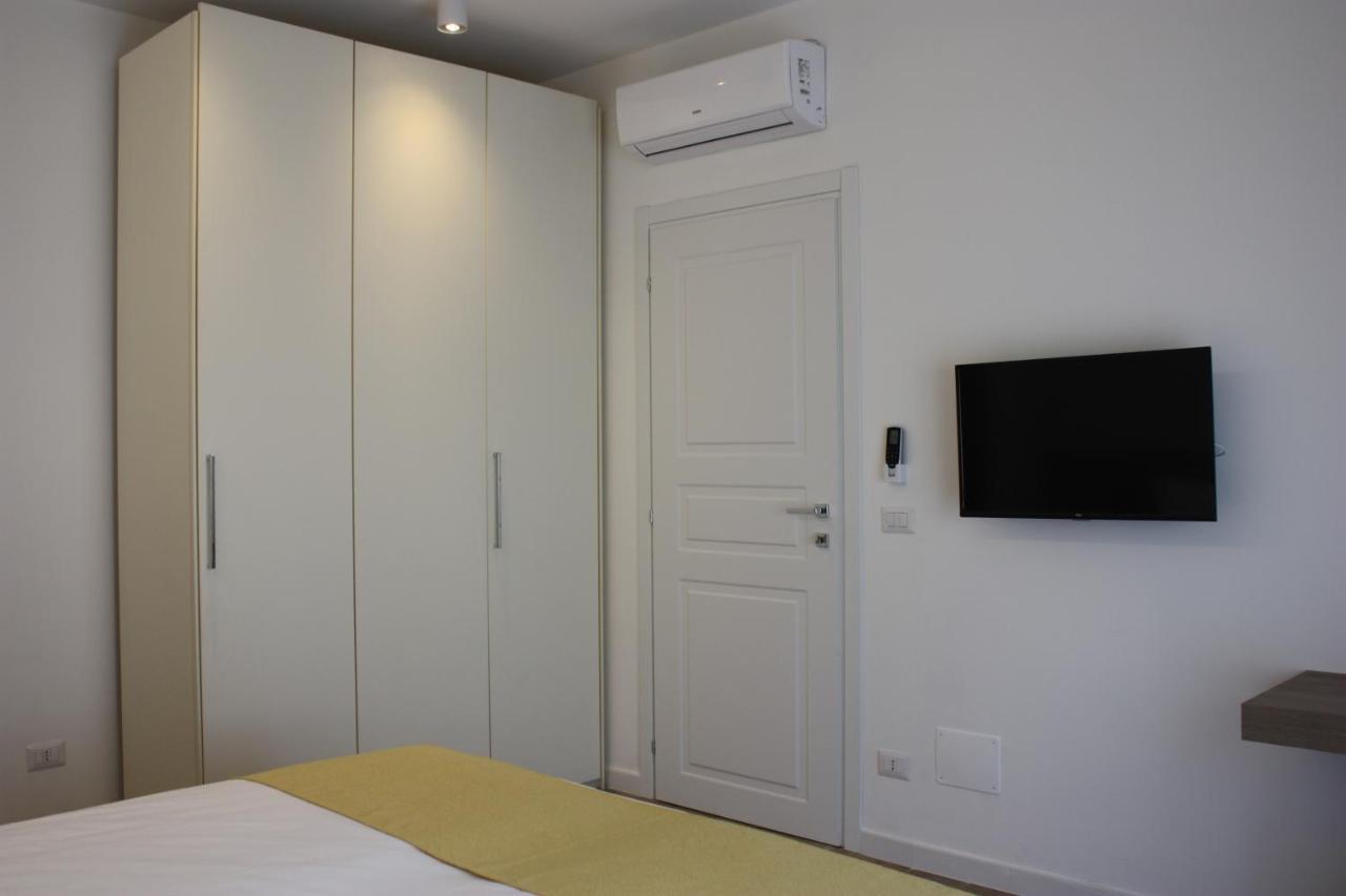 Strettomare-Business & Travel Apartment เรจโจ ดี คาลาเบีย ภายนอก รูปภาพ